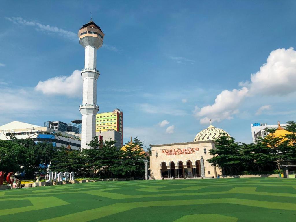 Raffleshom Hotel Bandung Zewnętrze zdjęcie