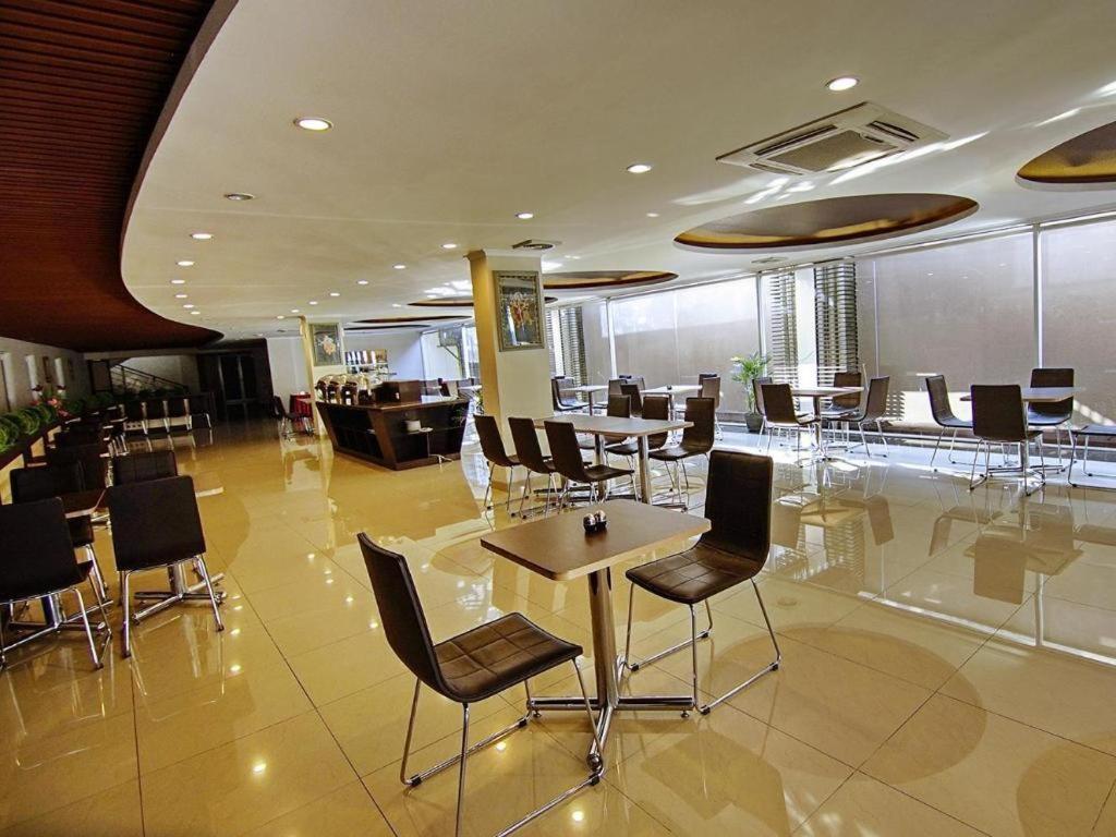 Raffleshom Hotel Bandung Zewnętrze zdjęcie