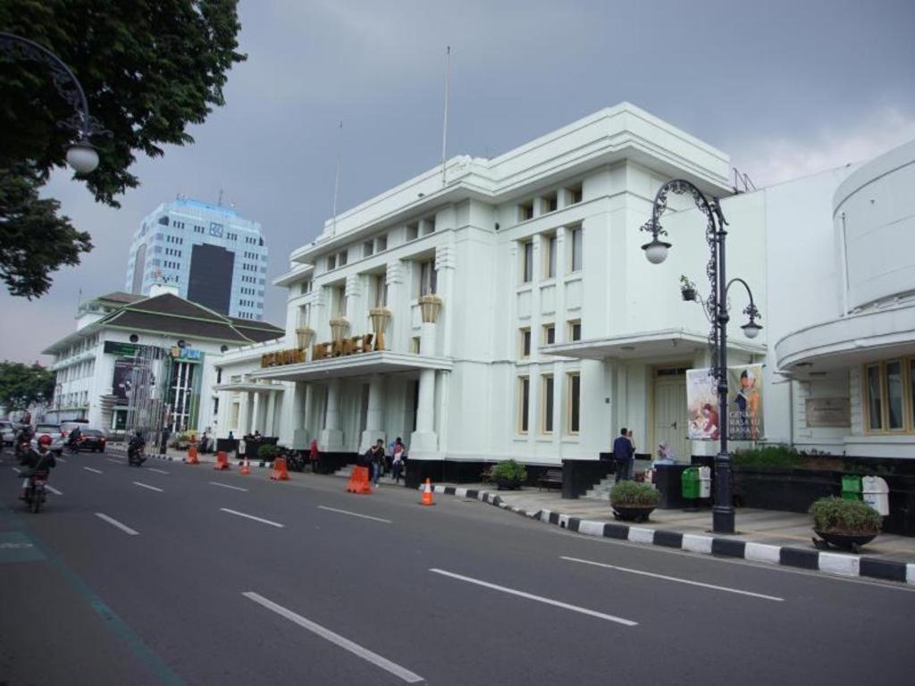 Raffleshom Hotel Bandung Zewnętrze zdjęcie
